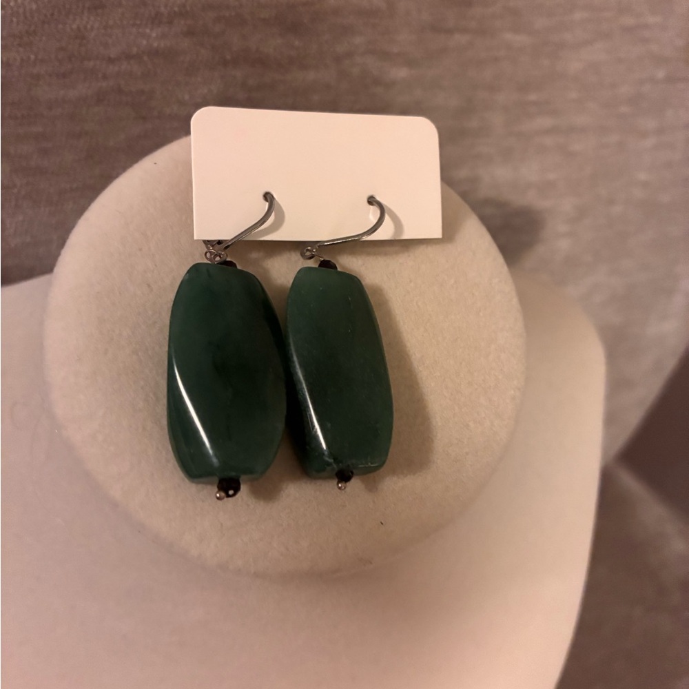 Green aventurine Thai black spinel earrings in stainless steel , 61.00 ctw